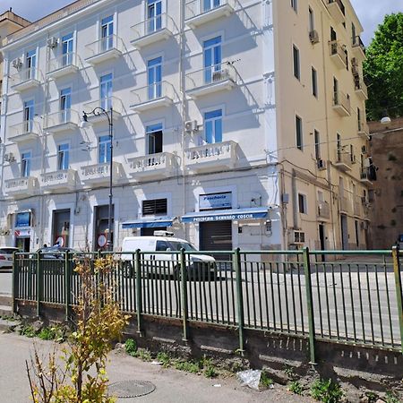 شقة Ti Porto Al Centro Unforgettable Moments ساليرنو المظهر الخارجي الصورة